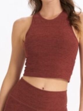 Vuori women's Elevation Plyo tank in a desert rose heather color